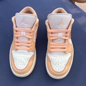 Nike Air Jordan 1 Low-Woman’s 8.5 (EU40)Crimson Tint/Sail